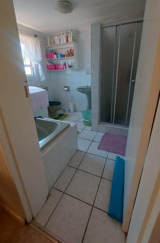 2 Bedroom Property for Sale in Goodwood Central Western Cape